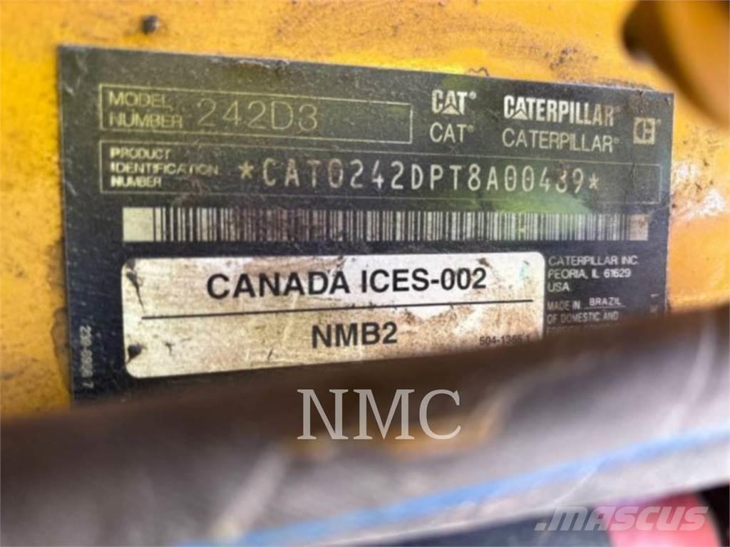 CAT 242D3 Šmykom riadené nakladače