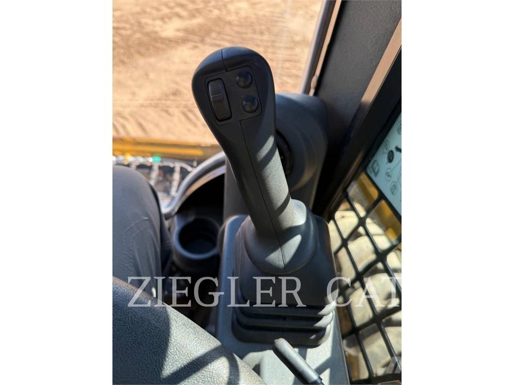 CAT 242D3 Šmykom riadené nakladače