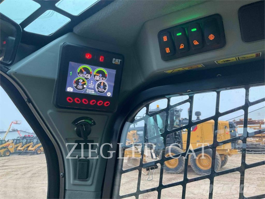 CAT 242D3 Šmykom riadené nakladače