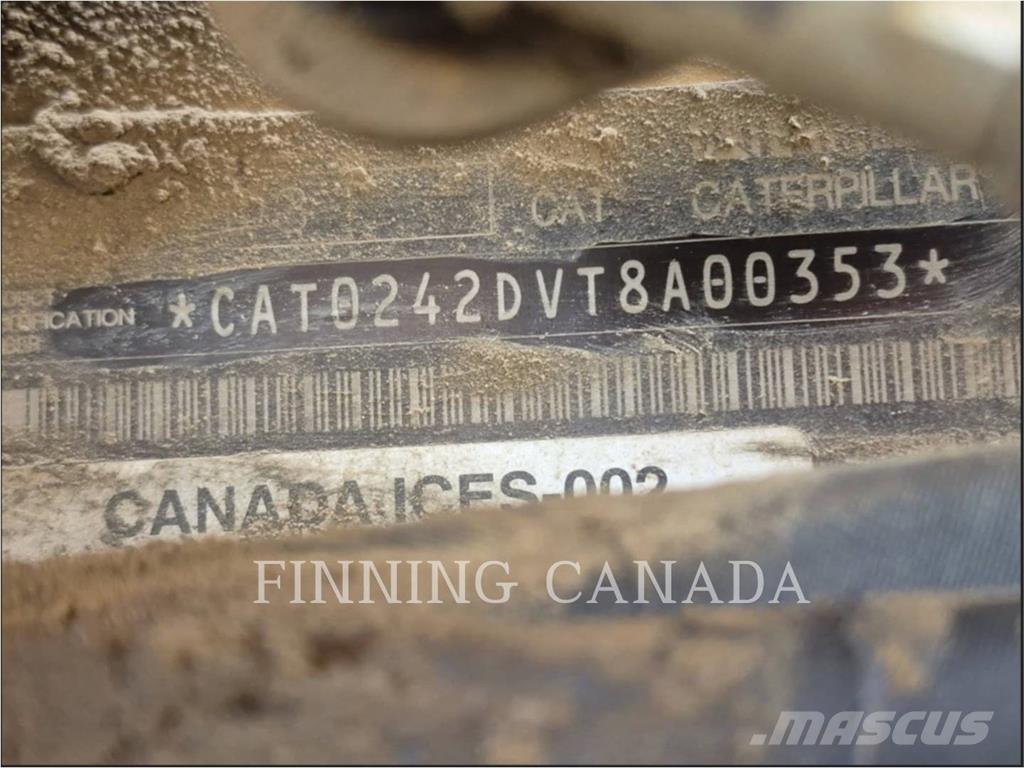 CAT 242D3 Šmykom riadené nakladače