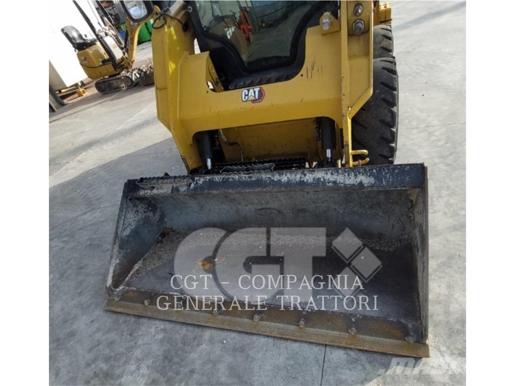 CAT 242D3 Šmykom riadené nakladače