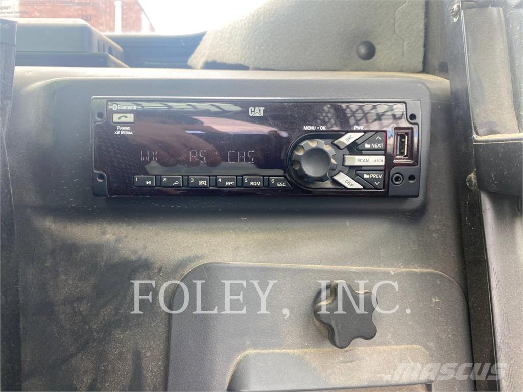 CAT 242D3 Šmykom riadené nakladače