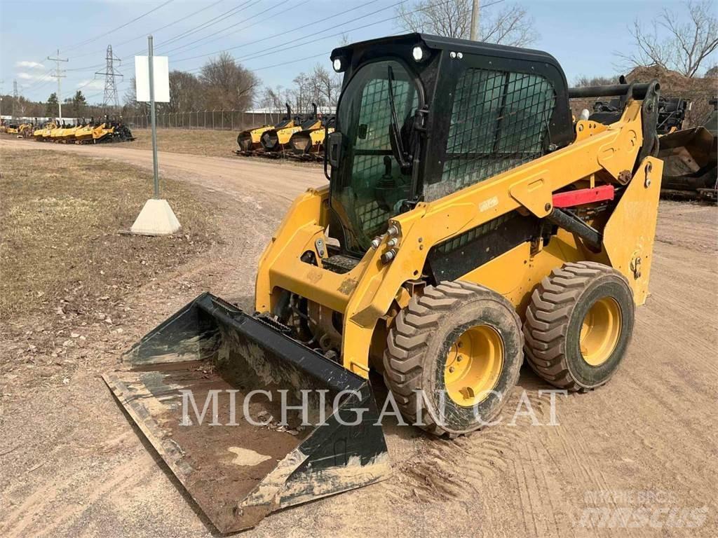CAT 242D3 A2Q Šmykom riadené nakladače
