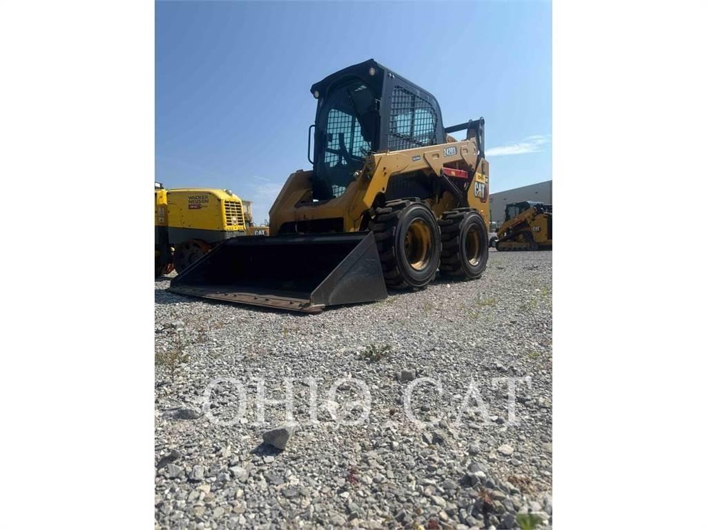 CAT 242D3 C3H2 Šmykom riadené nakladače