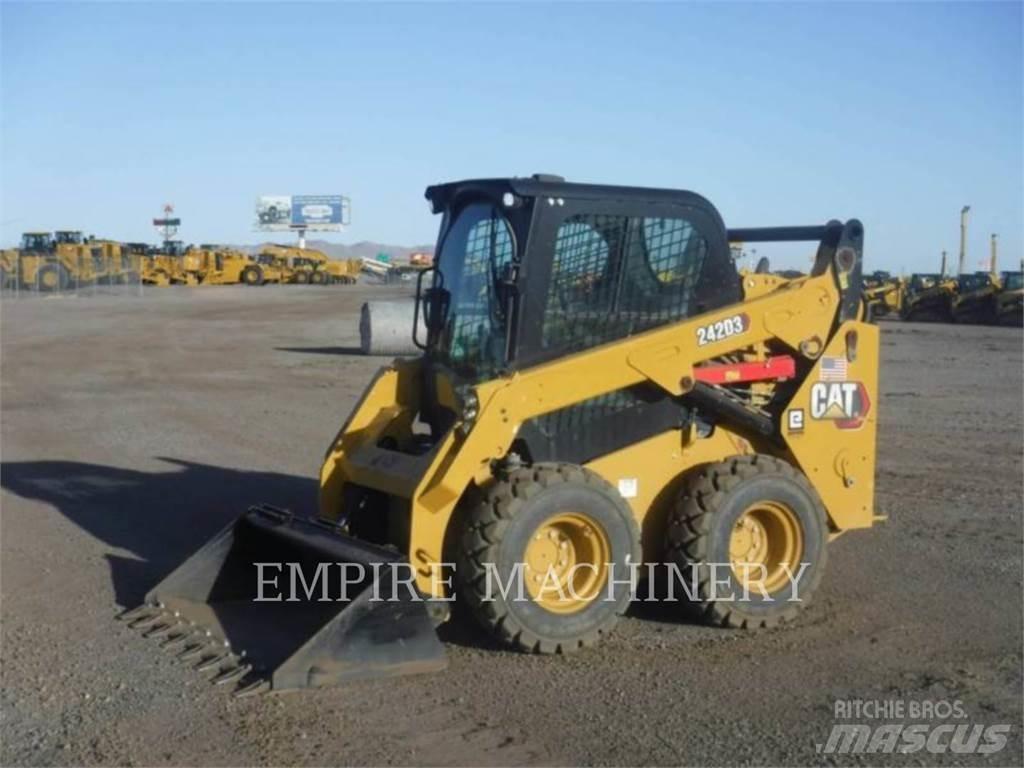 CAT 242D3 CA Šmykom riadené nakladače