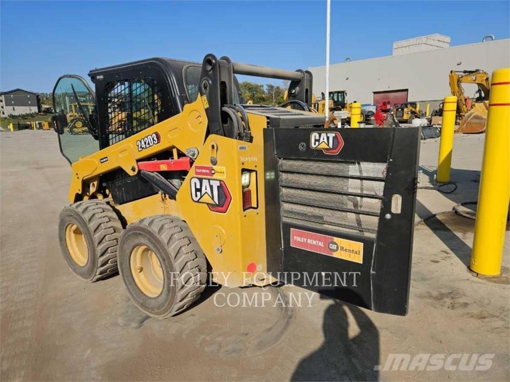 CAT 242D3STD2C Šmykom riadené nakladače