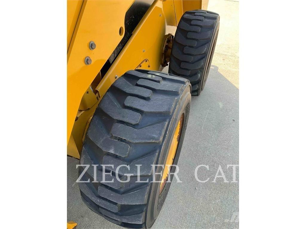 CAT 246D Šmykom riadené nakladače