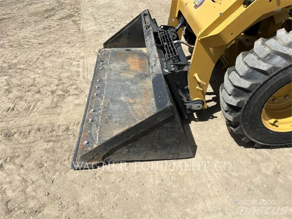 CAT 246D3 Šmykom riadené nakladače