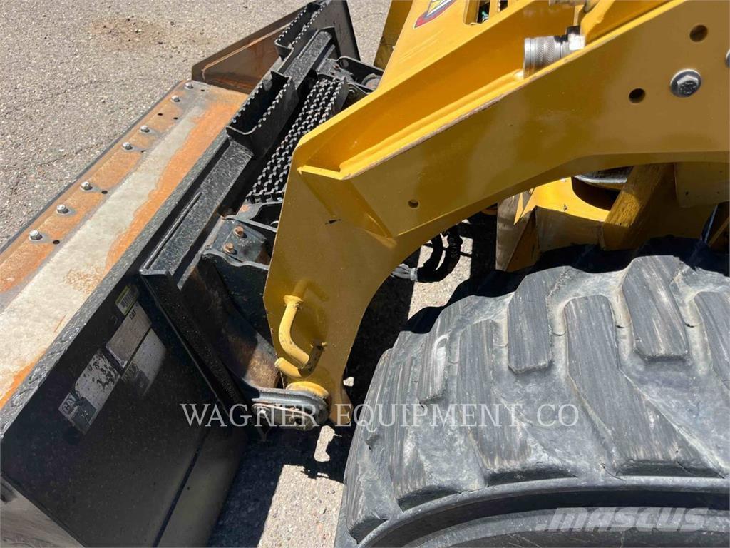 CAT 246D3 Šmykom riadené nakladače