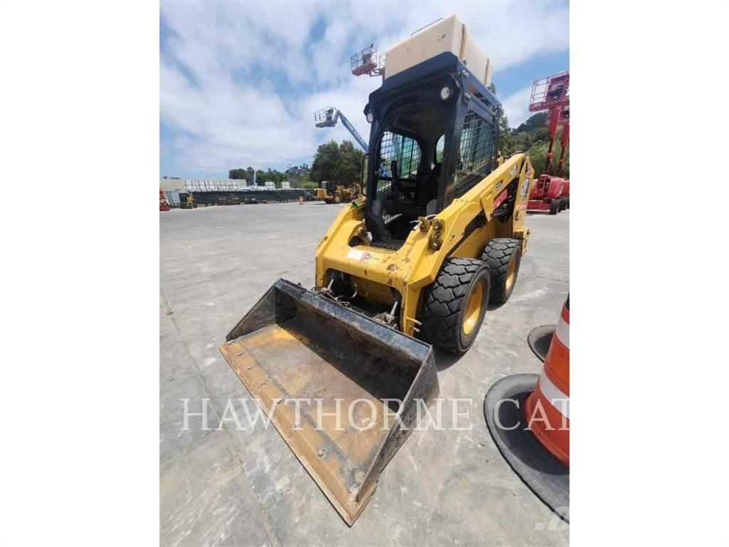 CAT 246D3H2O Šmykom riadené nakladače