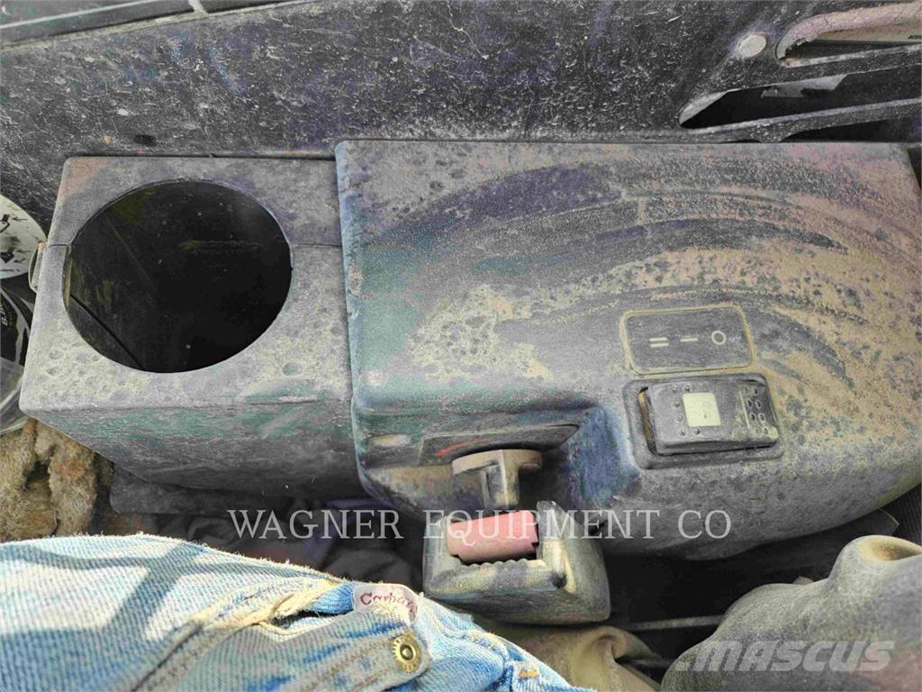 CAT 252 Šmykom riadené nakladače