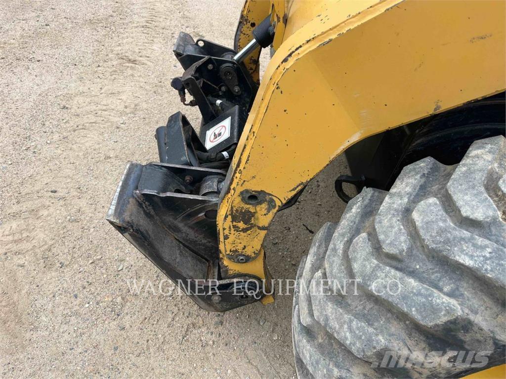 CAT 252B Šmykom riadené nakladače