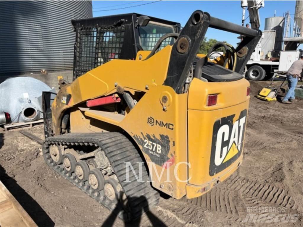 CAT 257B3 Šmykom riadené nakladače