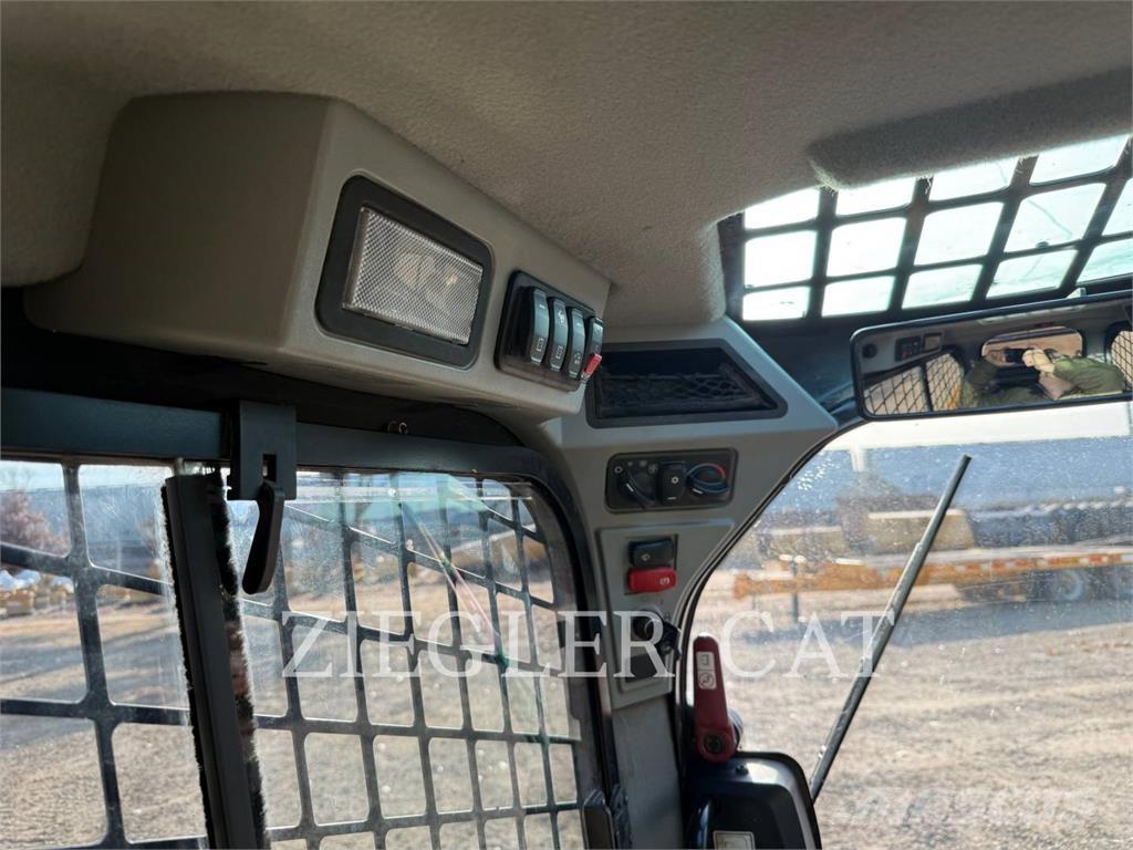 CAT 259D3 Pásové nakladače