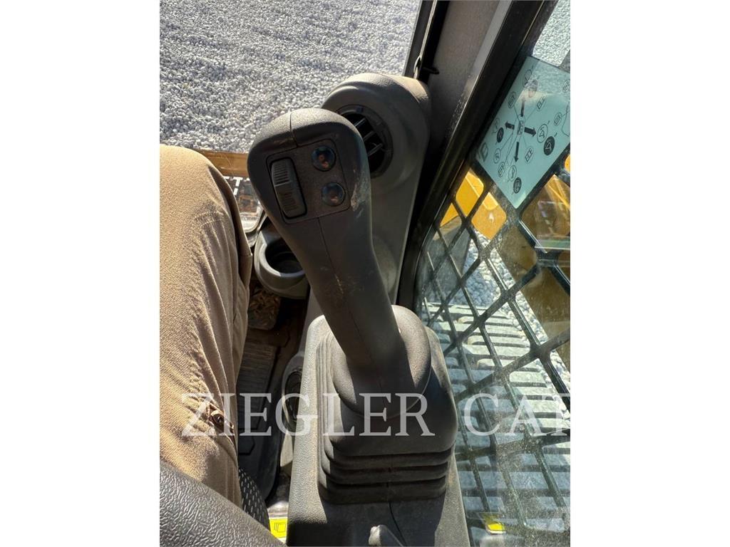 CAT 259D3 Pásové nakladače