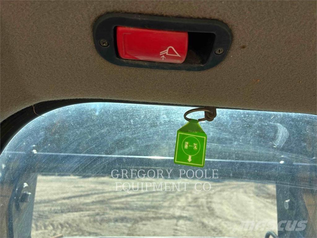 CAT 259D3 Pásové nakladače