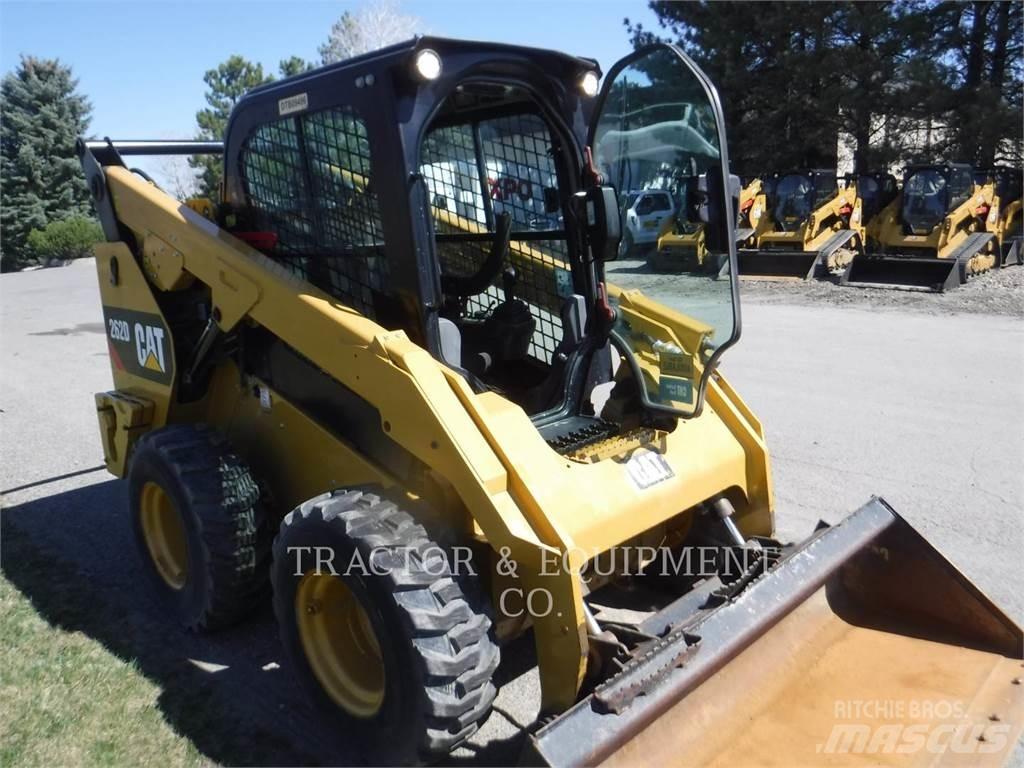 CAT 262D Šmykom riadené nakladače
