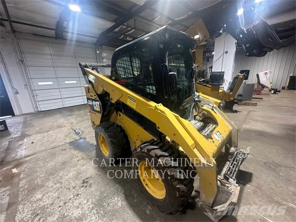 CAT 262D ACHF Šmykom riadené nakladače