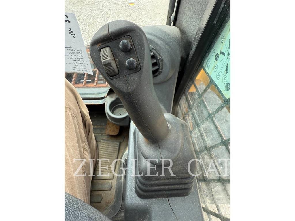 CAT 262D3 Šmykom riadené nakladače