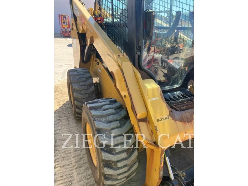 CAT 262D3 Šmykom riadené nakladače