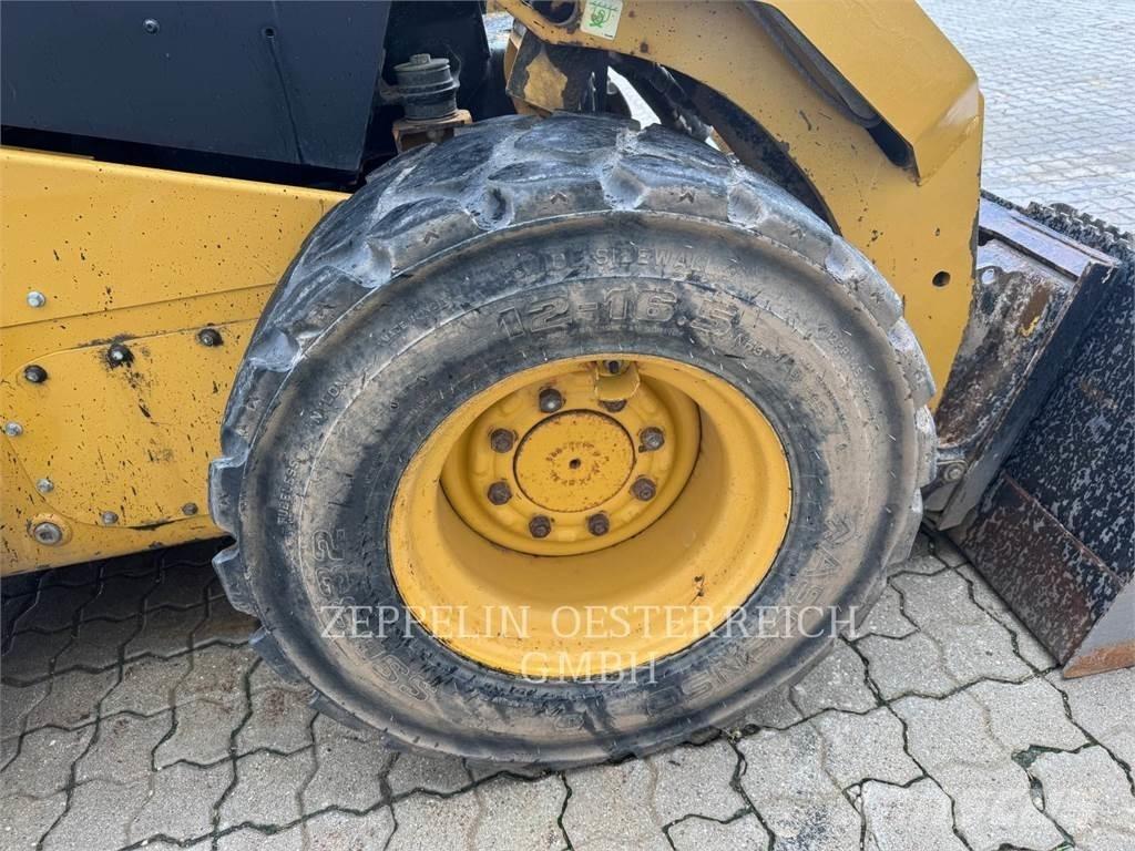 CAT 262D3 Šmykom riadené nakladače