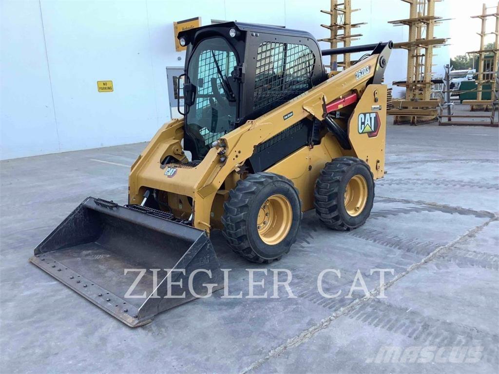 CAT 262D3 Šmykom riadené nakladače
