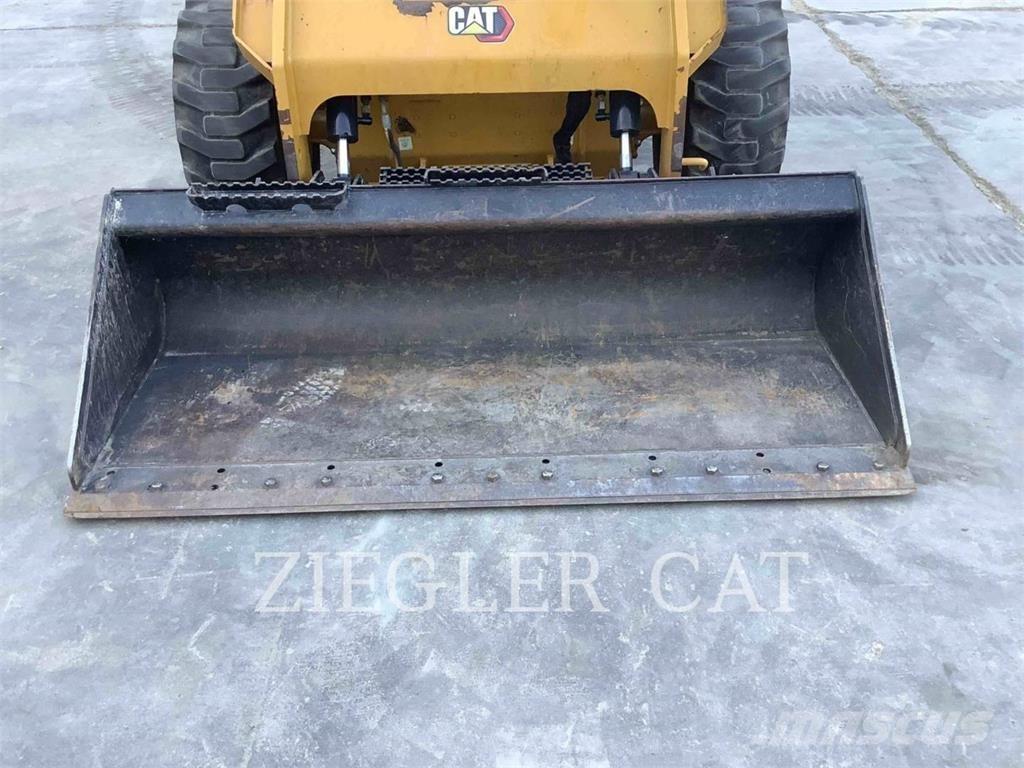CAT 262D3 Šmykom riadené nakladače