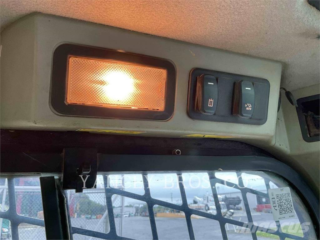 CAT 262D3 Šmykom riadené nakladače
