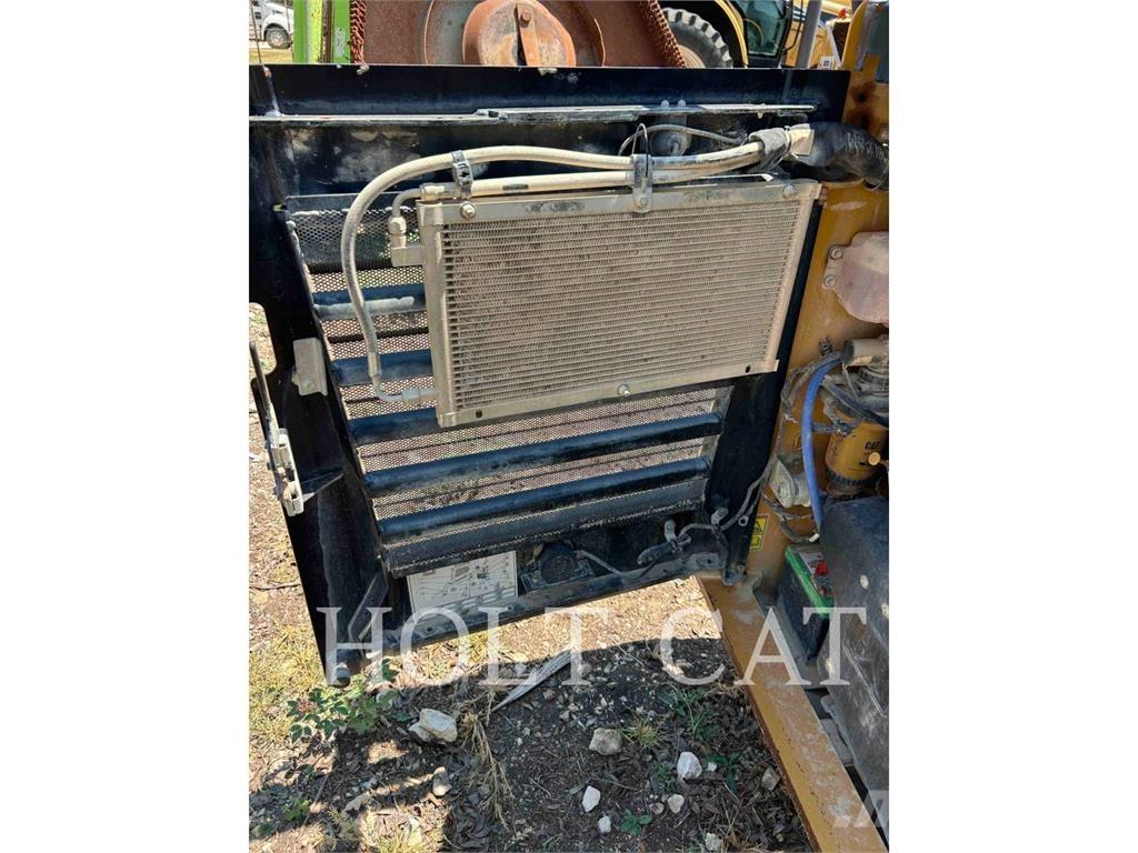 CAT 262D3 Šmykom riadené nakladače