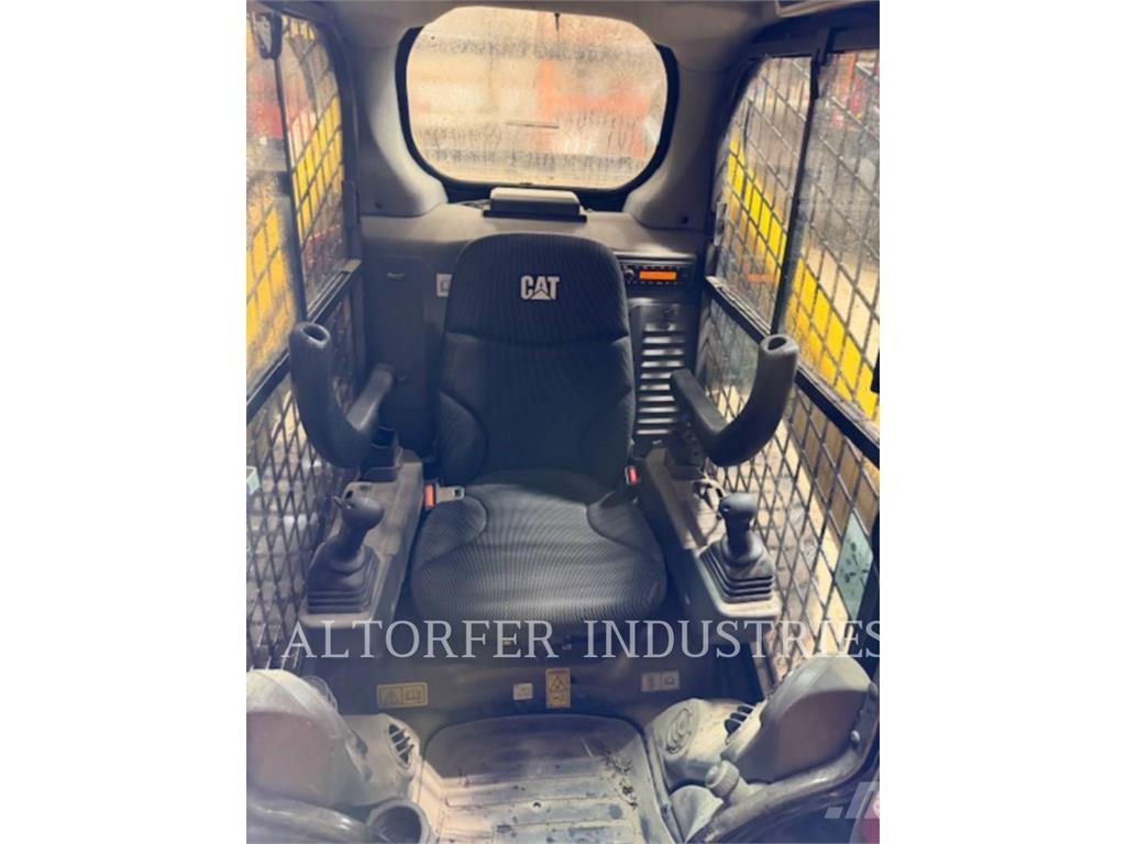 CAT 262D3 Šmykom riadené nakladače