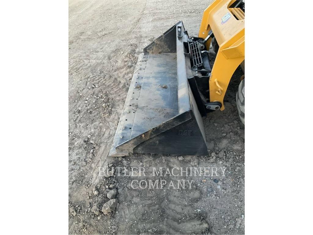 CAT 262D3 C3H2 Šmykom riadené nakladače