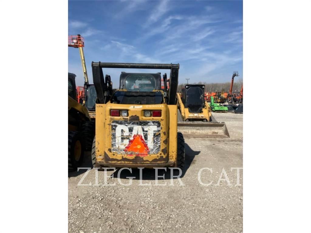 CAT 272C Šmykom riadené nakladače