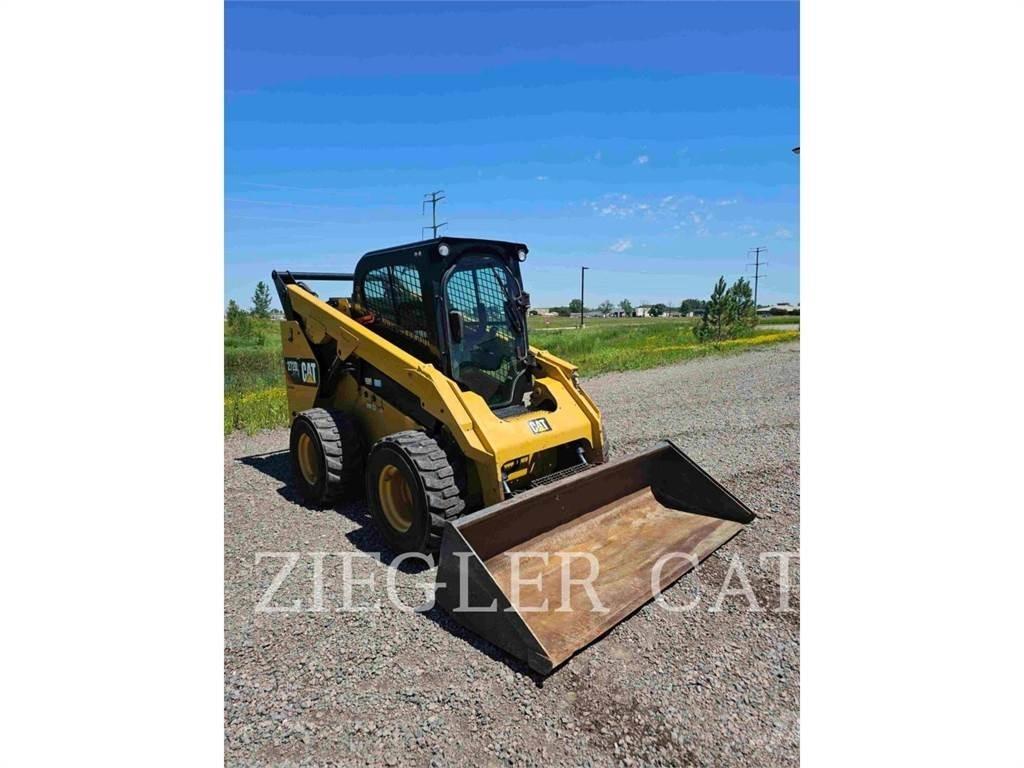 CAT 272D2 Šmykom riadené nakladače