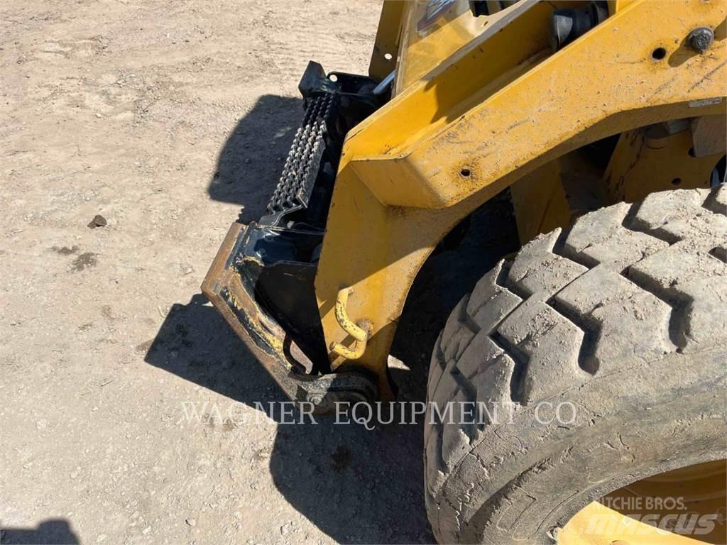 CAT 272D3 Šmykom riadené nakladače