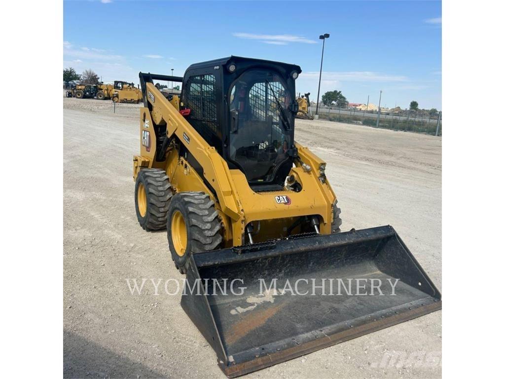 CAT 272D3 Šmykom riadené nakladače