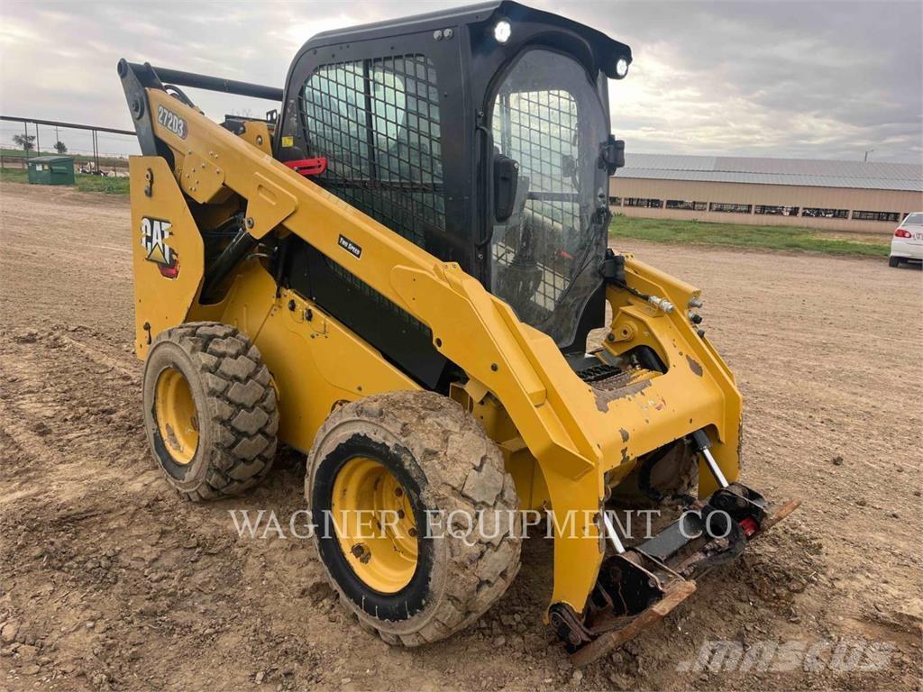 CAT 272D3 Šmykom riadené nakladače