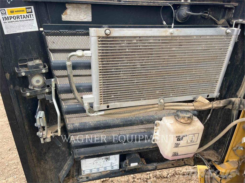 CAT 272D3 Šmykom riadené nakladače