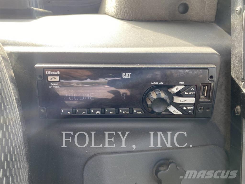 CAT 272D3 Šmykom riadené nakladače