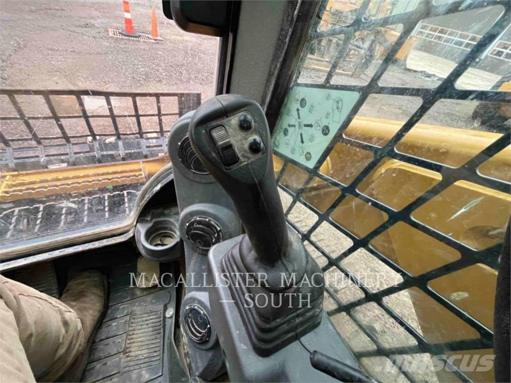 CAT 279D3 Pásové nakladače