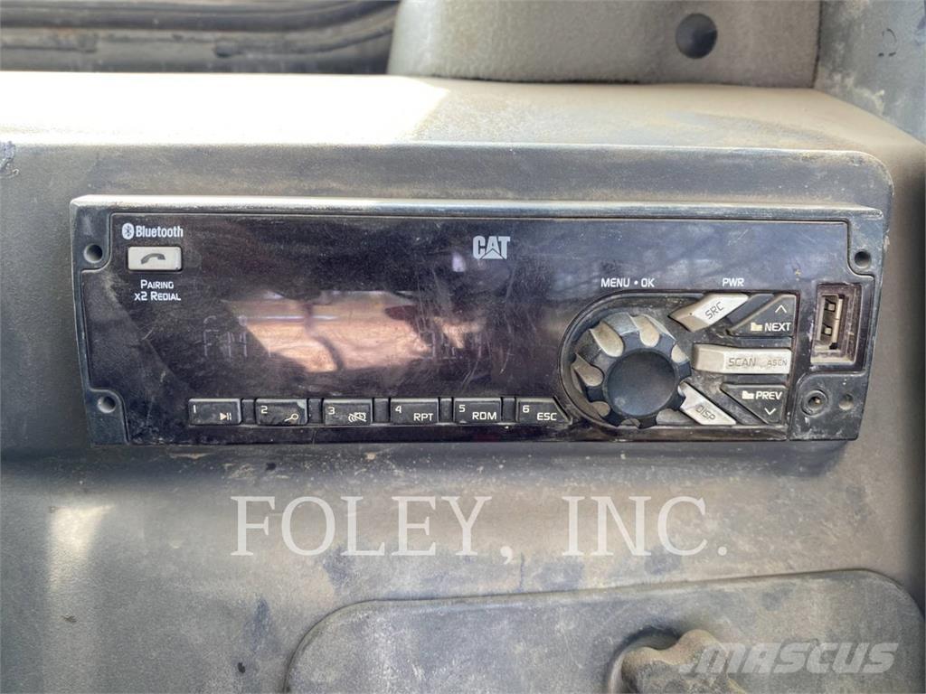 CAT 289D Pásové nakladače