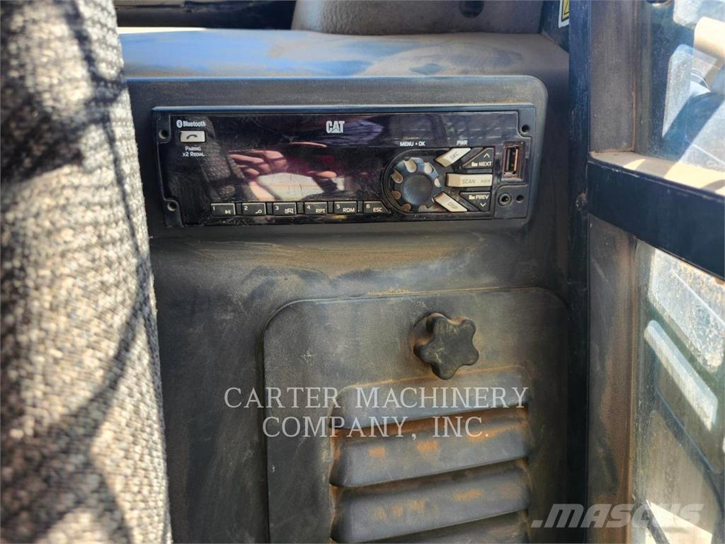 CAT 299D2 Šmykom riadené nakladače