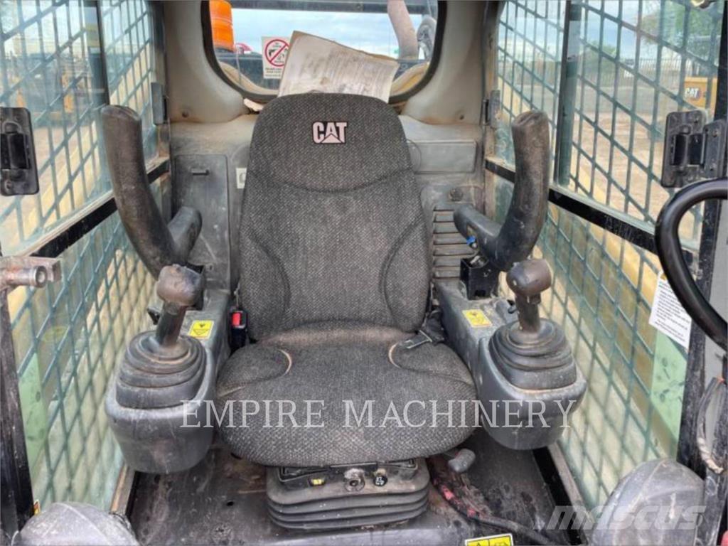 CAT 299D2 CA Šmykom riadené nakladače