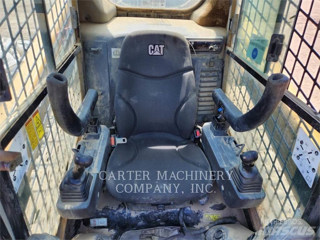 CAT 299D3 Šmykom riadené nakladače