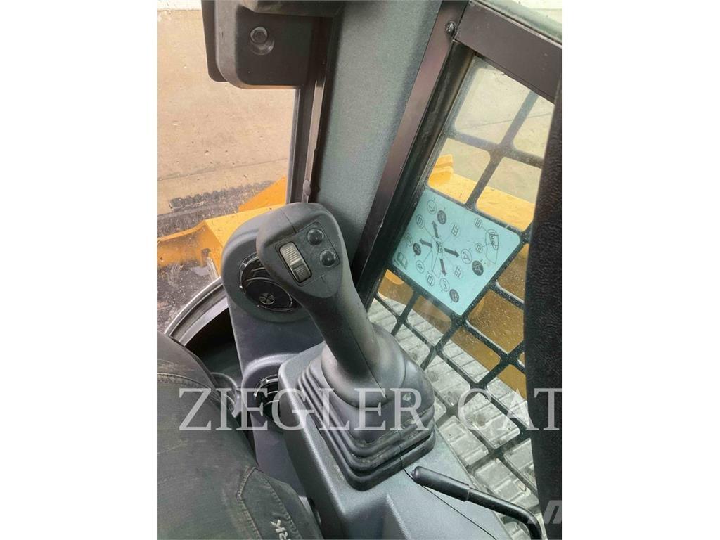 CAT 299D3 Pásové nakladače