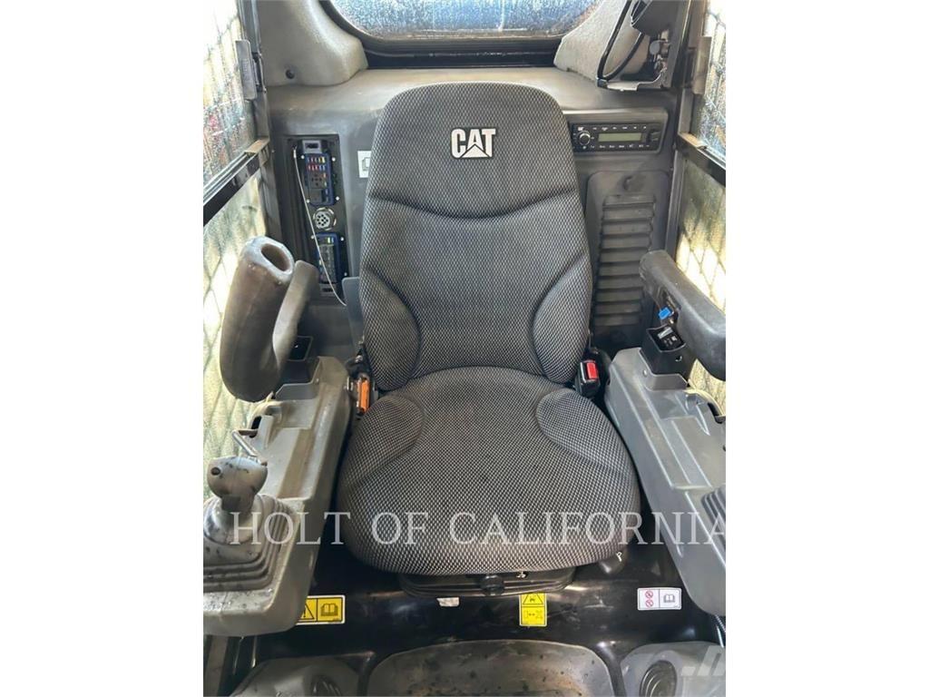 CAT 299D3XE Šmykom riadené nakladače