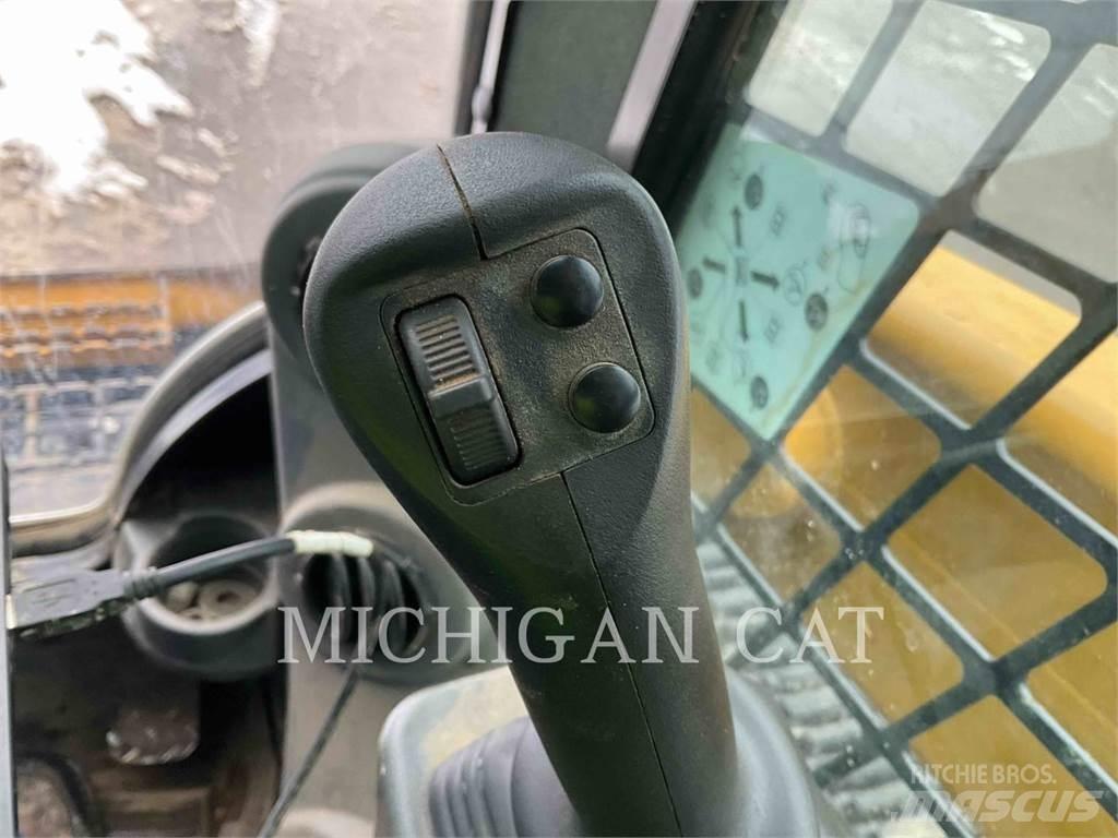CAT 299D3XE D2AQBR Šmykom riadené nakladače