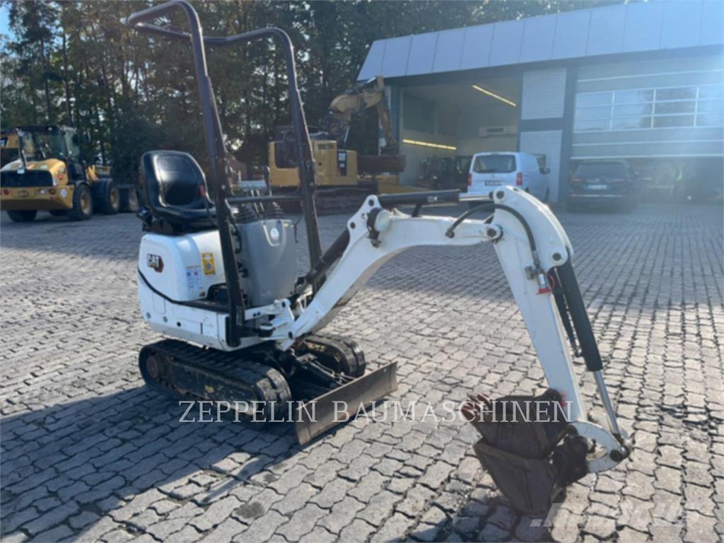 CAT 300.9D Pásové rýpadlá