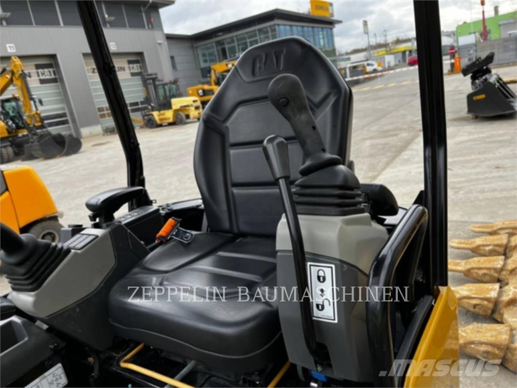 CAT 301.5-05A Pásové rýpadlá