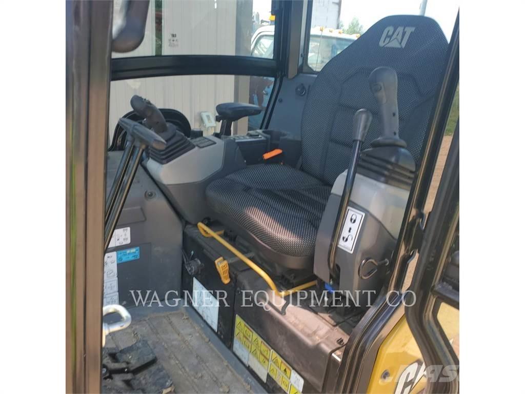 CAT 301.8 Pásové rýpadlá