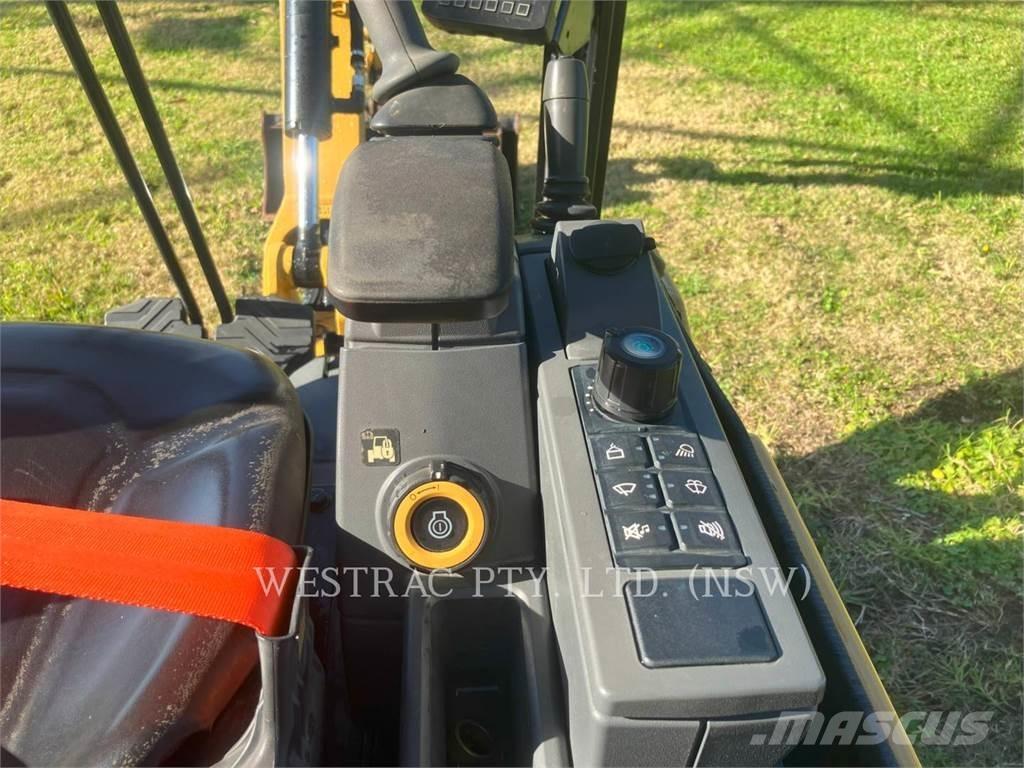 CAT 301.8 Pásové rýpadlá
